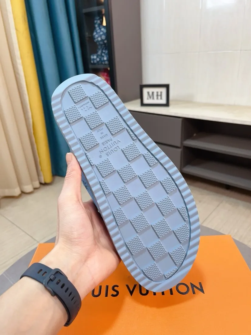 Men's Men's Shoes 💰400🌸🌸🌸🌸LV Easy 2025 new men's casual sandals and slippers, made of suede cow leather, with Monogram pattern to highlight the trendy style. Adjustable straps illuminated with LV letters, while a resilient insole and micro outsole provide lightweight comfort. Made of suede cow leather with embossed Monogram pattern and brand element metal hardware✅Adjustable straps➕Tough insole‼ ️Micro outsole. Comfortable and easy to wear‼ ️ size：38-45
